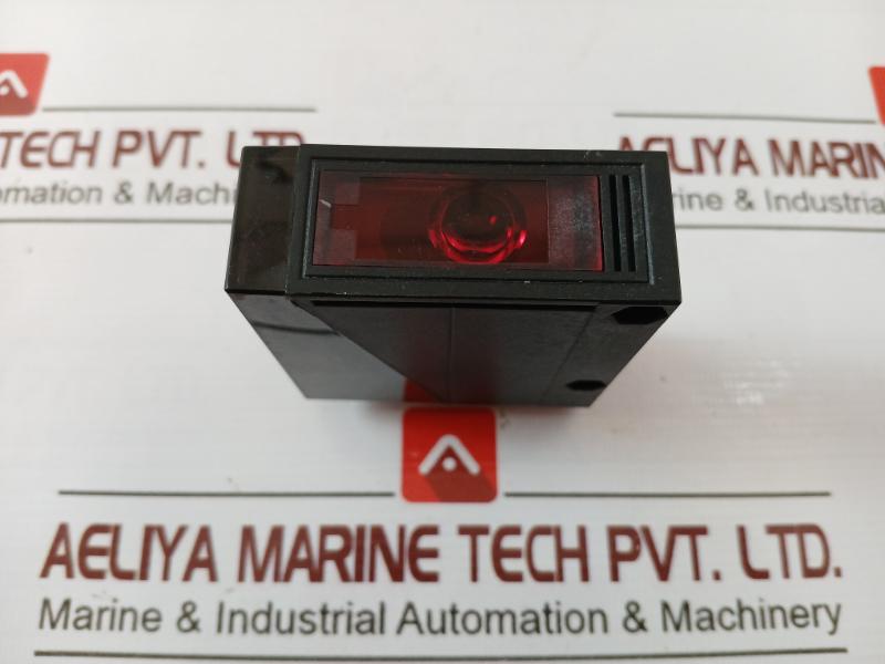 Omron E3Jm-10Dm4-g Photoelectric Sensor 250Vac 3A 30Vdc