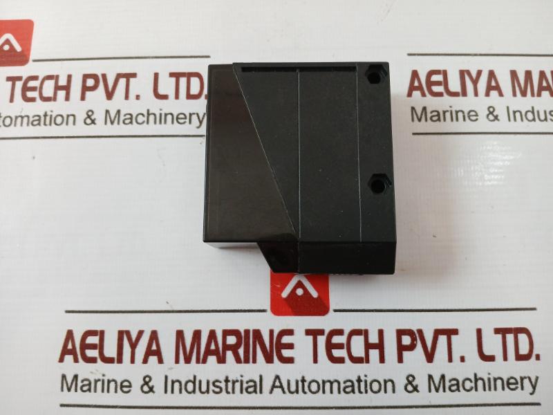 Omron E3Jm-10Dm4-g Photoelectric Sensor 250Vac 3A 30Vdc