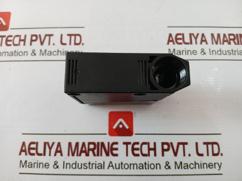 Omron E3Jm-10Dm4-g Photoelectric Sensor 250Vac 3A 30Vdc