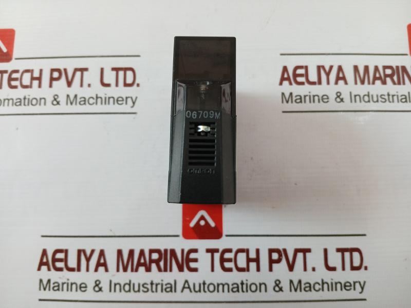 Omron E3Jm-10Dm4-g Photoelectric Sensor 250Vac 3A 30Vdc