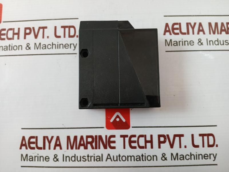 Omron E3Jm-10Dm4-g Photoelectric Sensor 250Vac 3A 30Vdc