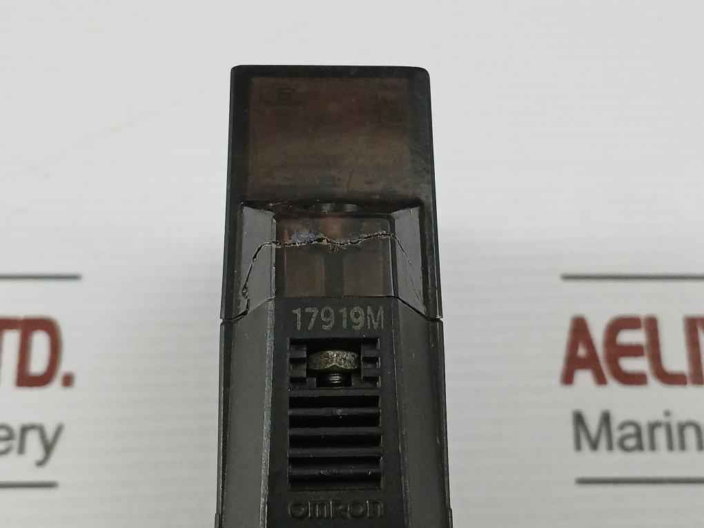 Omron E3Jm-r4M4-g Photoelectric Sensor