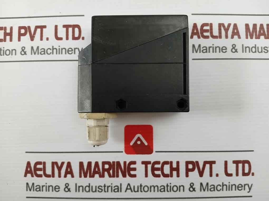 Omron E3Jm-r4M4-g Photoelectric Sensor