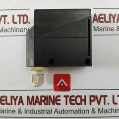 Omron E3Jm-r4M4-g Photoelectric Sensor