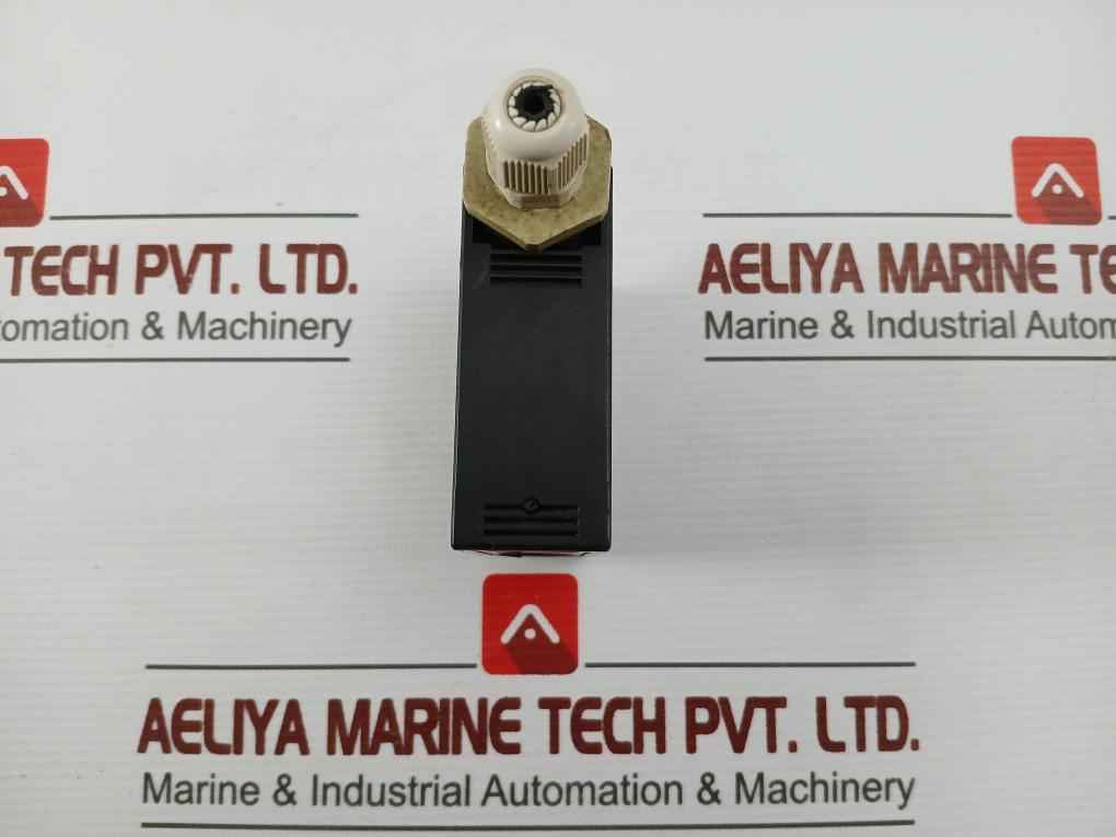 Omron E3Jm-r4M4-g Photoelectric Sensor