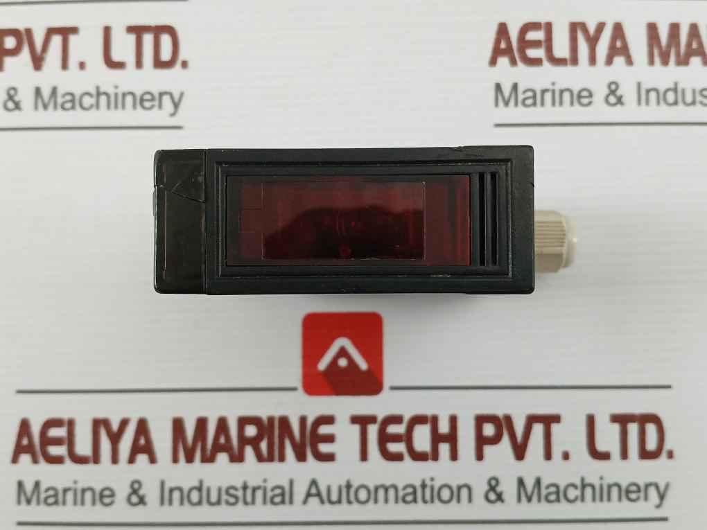 Omron E3Jm-r4M4-g Photoelectric Sensor