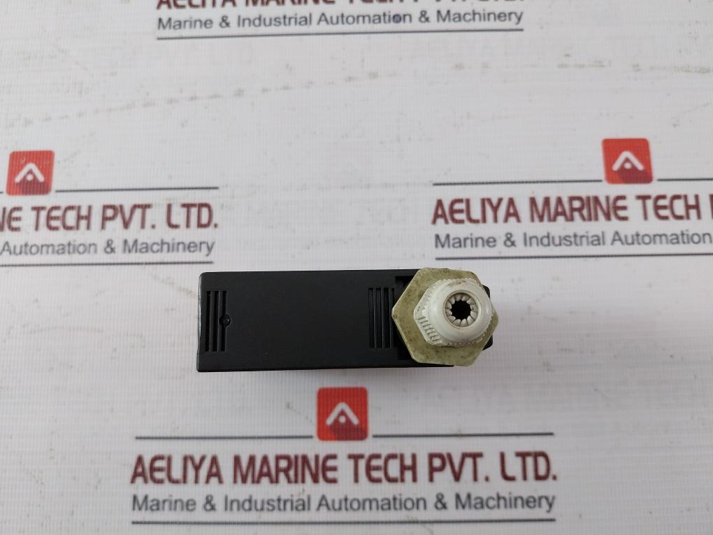 Omron E3Jm-r4M4-g Photoelectric Sensor 24-240Vac 12 To 240Vdc 250Vac 3A 30Vdc