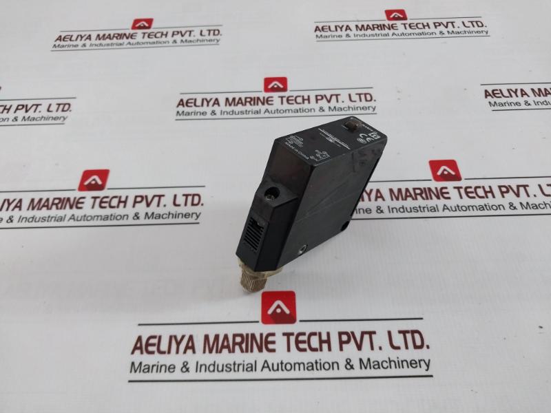 Omron E3Jm-r4M4-g Photoelectric Sensor 24 To 240Vac 30Vdc 3A 17919M
