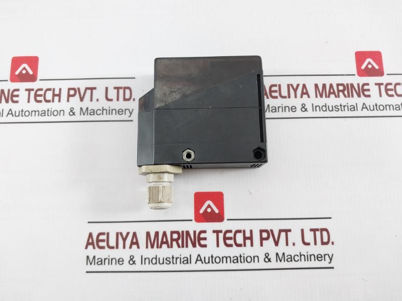 Omron E3Jm-r4M4-g Photoelectric Sensor 24 To 240Vac 30Vdc 3A 17919M