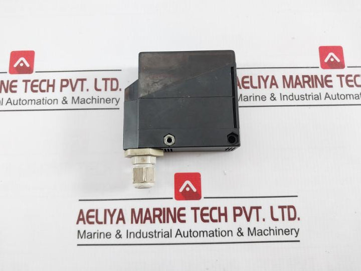 Omron E3Jm-r4M4-g Photoelectric Sensor 24 To 240Vac 30Vdc 3A 17919M