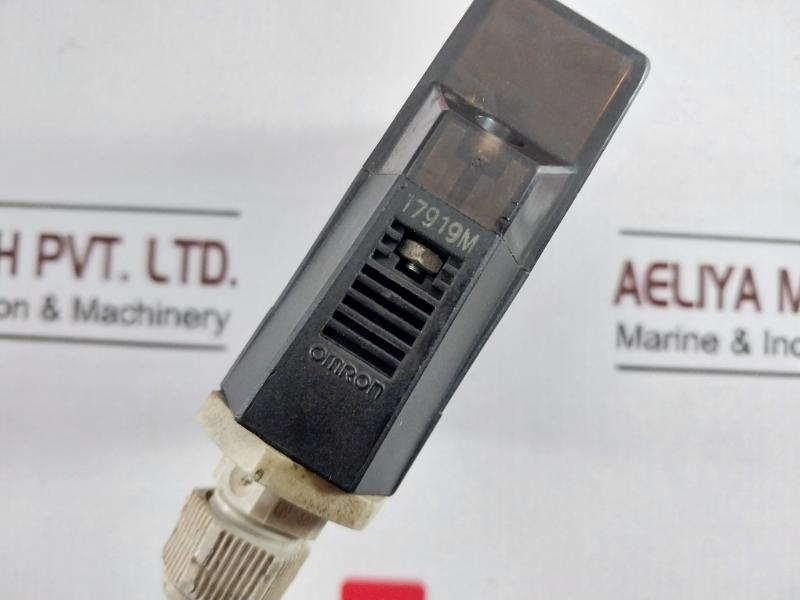 Omron E3Jm-r4M4-g Photoelectric Sensor 24 To 240Vac 30Vdc 3A 17919M