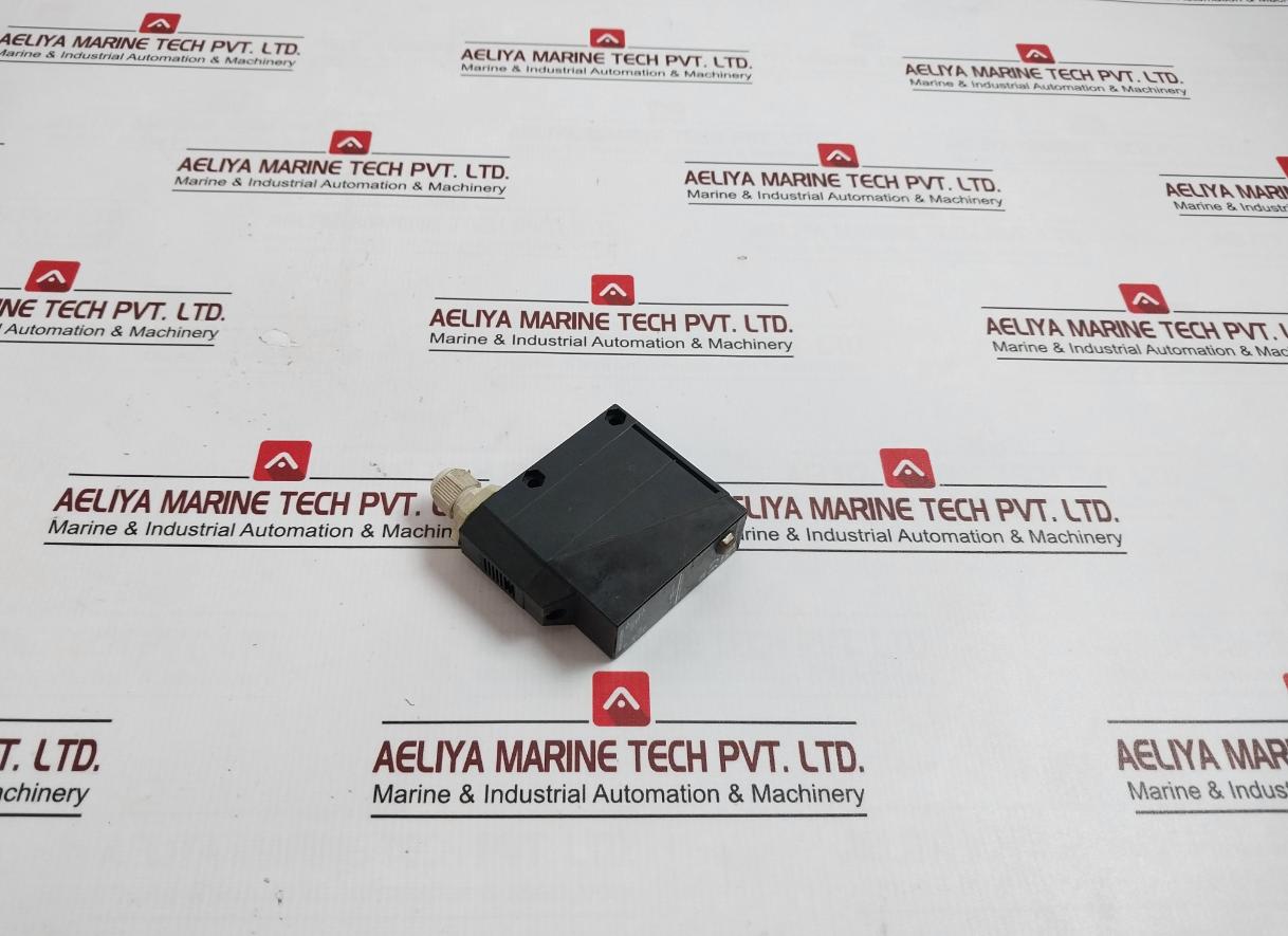 Omron E3Jm-r4M4-g Photoelectric Sensor 24 To 240Vac 30Vdc 3A 22719M