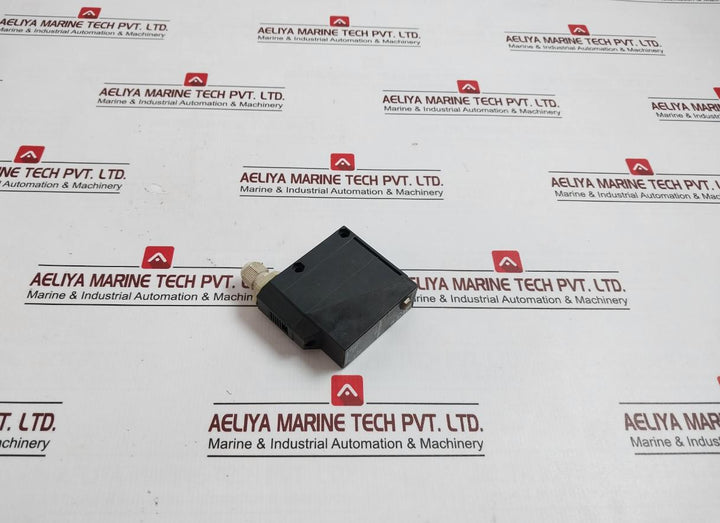 Omron E3Jm-r4M4-g Photoelectric Sensor 24 To 240Vac 30Vdc 3A 22719M