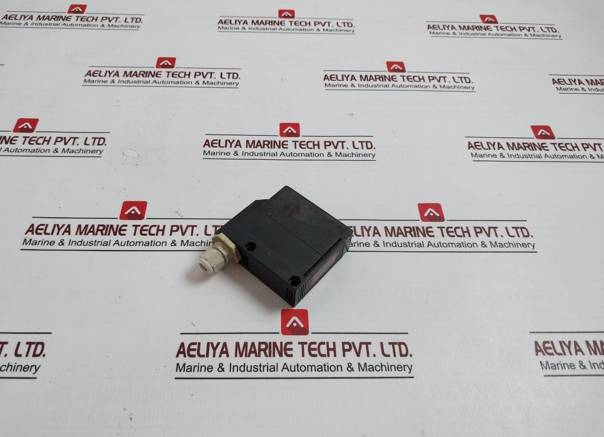 Omron E3Jm-r4M4-g Photoelectric Sensor 24 To 240Vac 30Vdc 3A 22719M