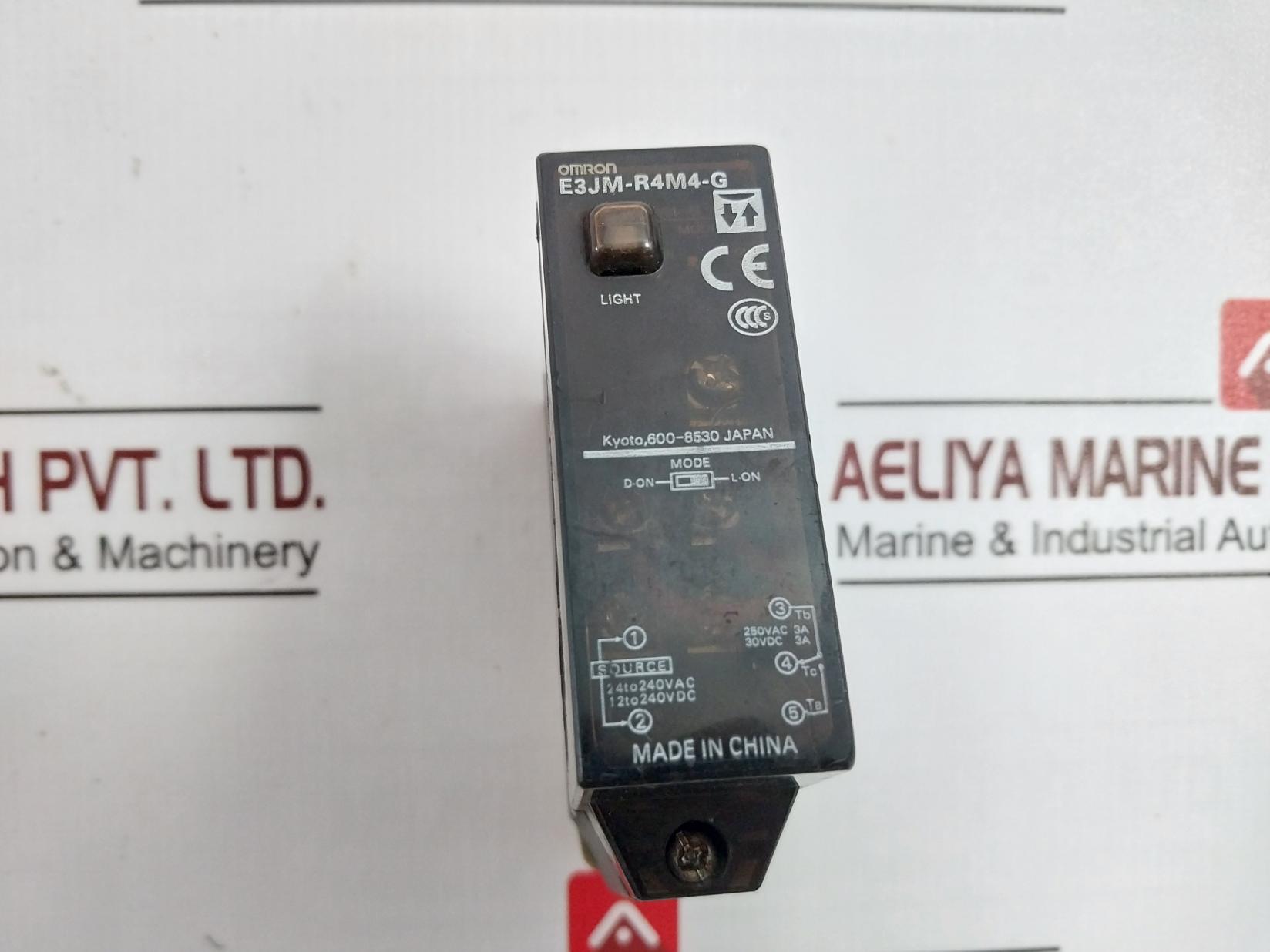 Omron E3Jm-r4M4-g Photoelectric Sensor 24 To 240Vac 30Vdc 3A 22719M