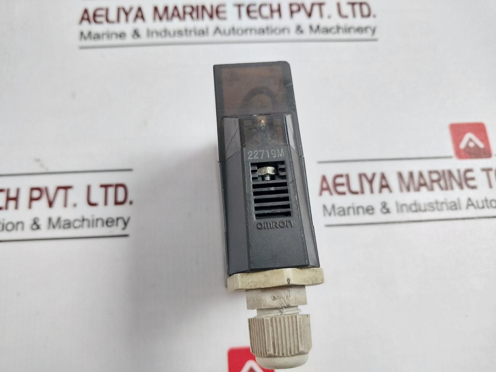 Omron E3Jm-r4M4-g Photoelectric Sensor 24 To 240Vac 30Vdc 3A 22719M