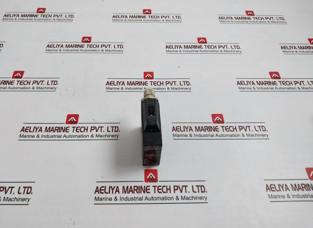 Omron E3Jm-r4M4-g Photoelectric Sensor 24 To 240Vac 30Vdc 3A 22719M