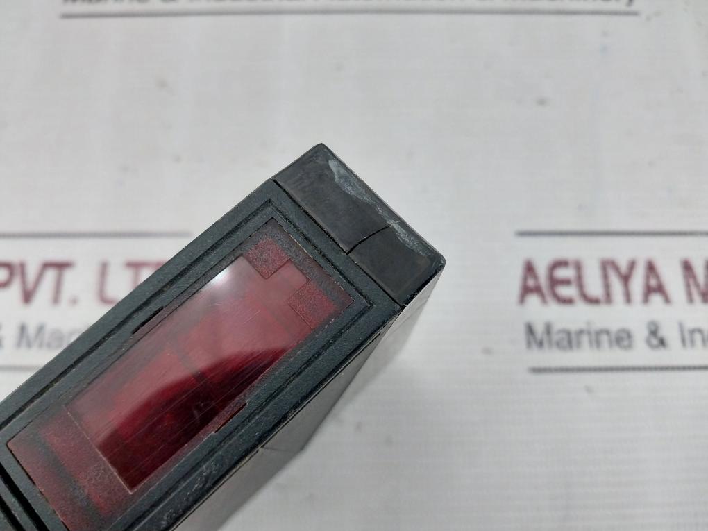 Omron E3Jm-r4M4-g Photoelectric Sensor 250 Vac 3A