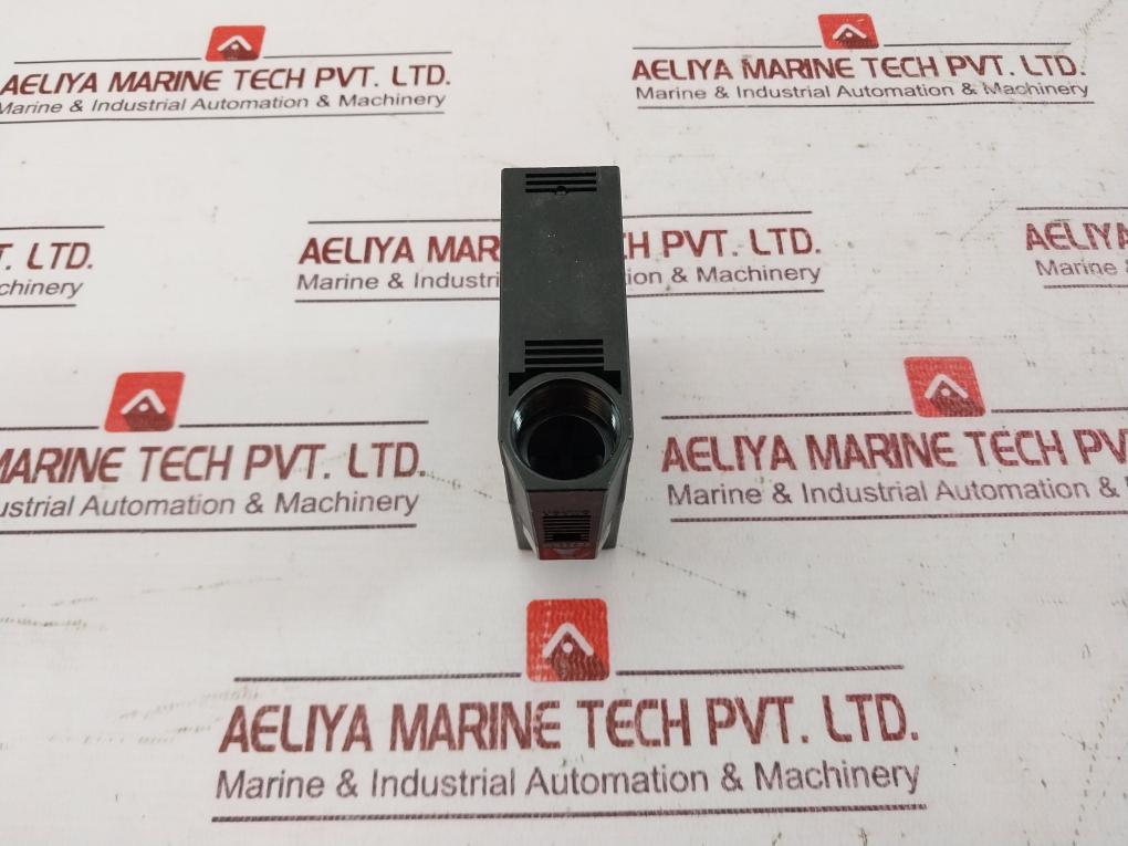 Omron E3Jm-r4M4-g Photoelectric Sensor 250Vac 3A 30Vdc 24-240Vac 12-240Vdc