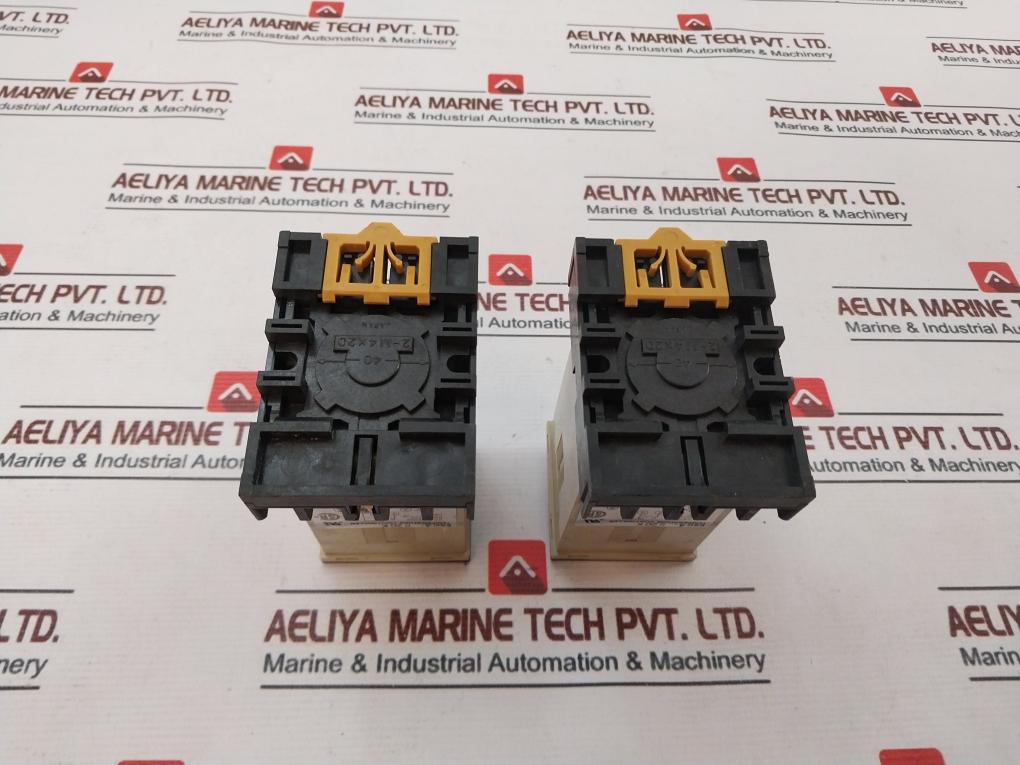 Omron E5C4-r20K Temperature Controller 3A 250Vac