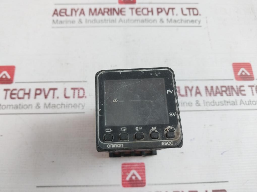 Omron E5Cc-rw0Aum-000 Digital Temperature Controller 250Vac 3A 100-240Vac 5.2Va