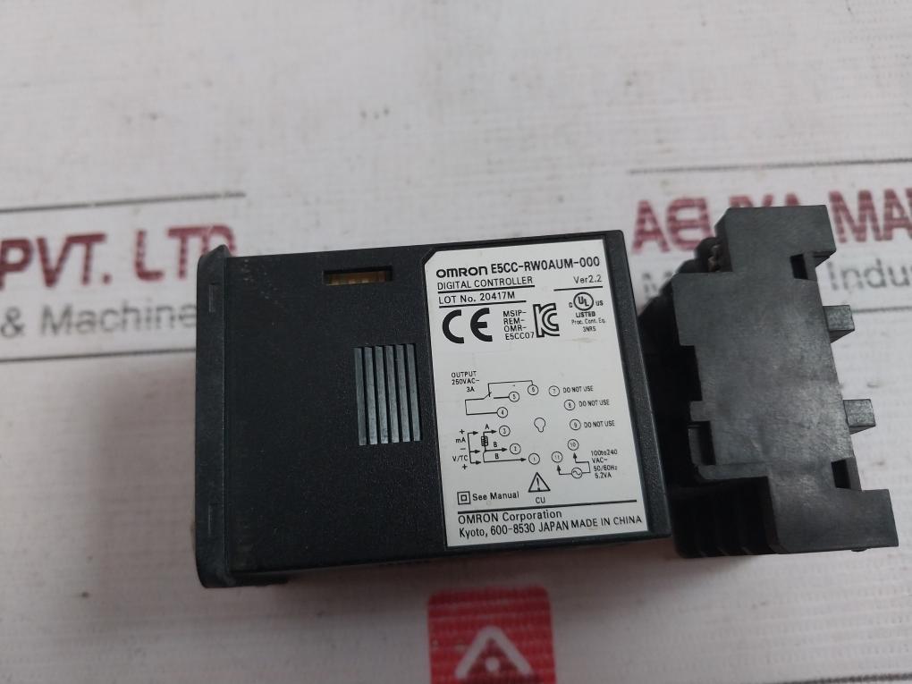 Omron E5Cc-rw0Aum-000 Digital Temperature Controller 250Vac 3A 100-240Vac 5.2Va