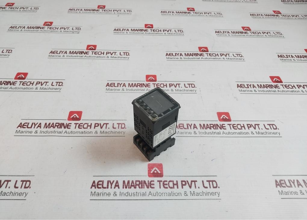 Omron E5Cc-rw0Aum-000 Digital Temperature Controller 250Vac 3A 100-240Vac 5.2Va