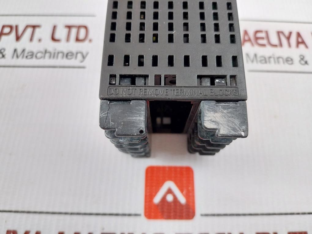 Temperature Controller 100-240Vac/50-60Hz Omron E5Cz-c2Mt