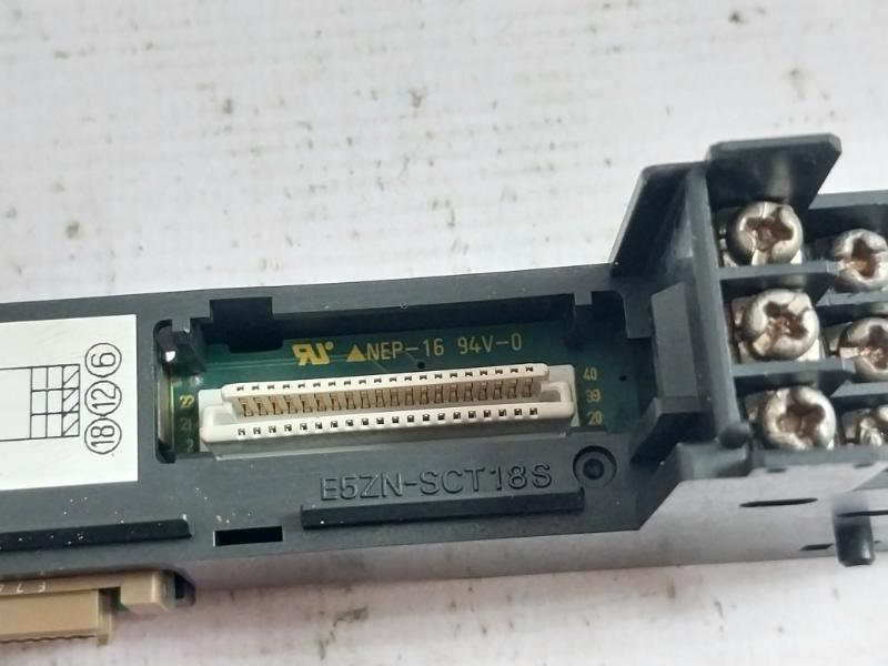 Omron E5Zn-2Tph03P-flk Temperature Controller 30Vdc-50Ma 94V-0 2.2A