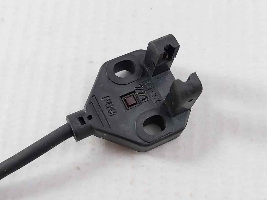 Omron Eesx771-36 Photomicrosensor Slot Type 506-006-36-t1
