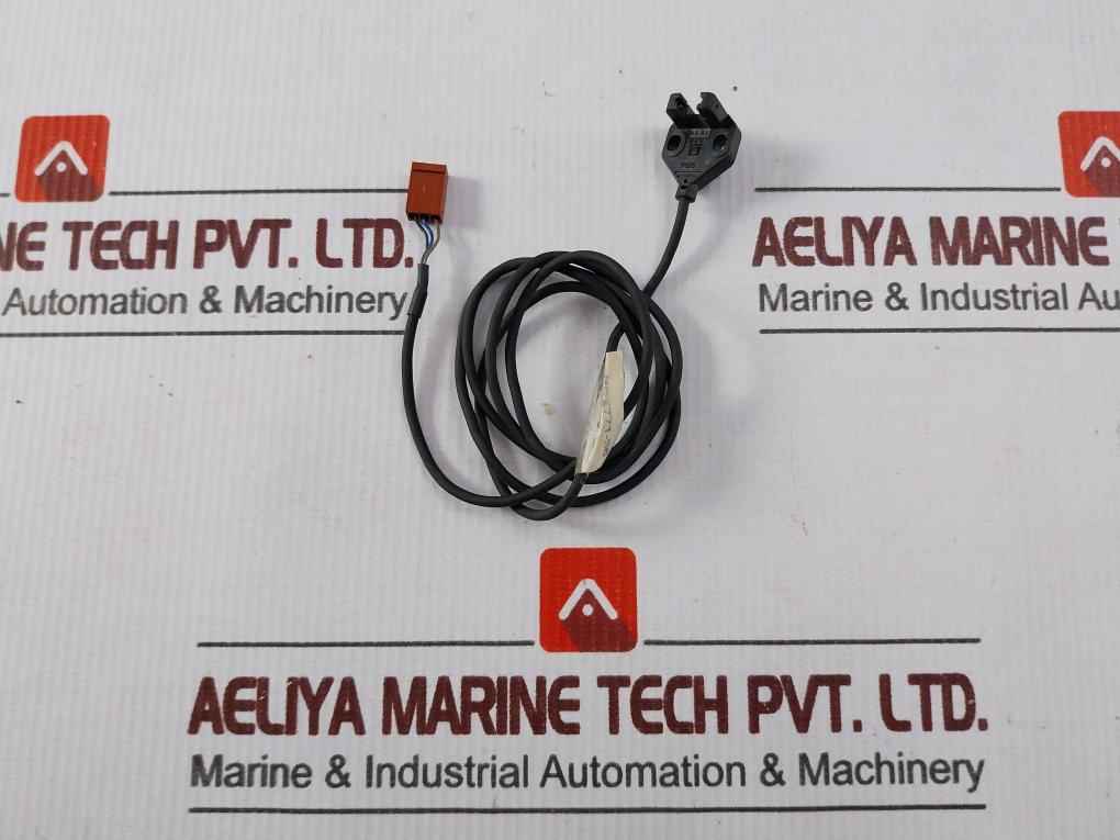 Omron Eesx771-36 Photomicrosensor Slot Type 506-006-36-t1