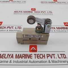 Omron Enclosed Limit Switch Ze-qa2-2 10A 250Vac