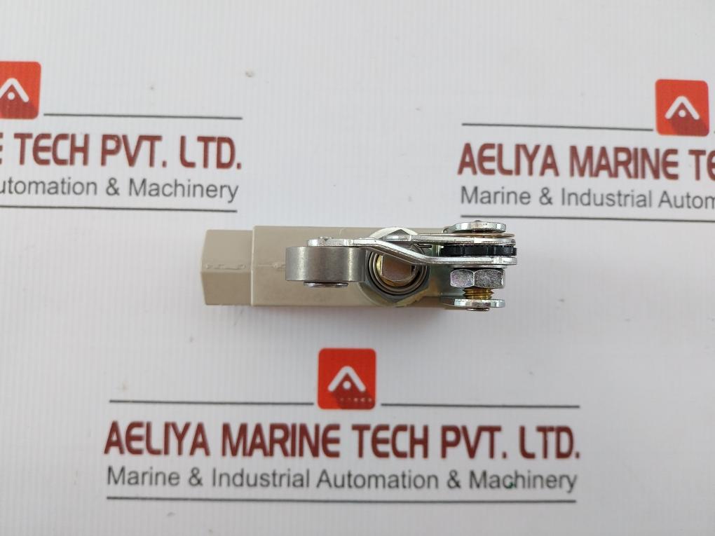 Omron Enclosed Limit Switch Ze-qa2-2 10A 250Vac