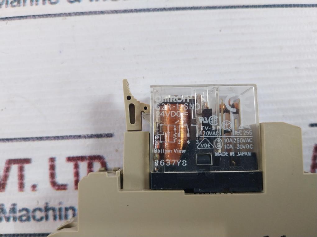 Omron G2R-1-SND Power Relay With Socket Base