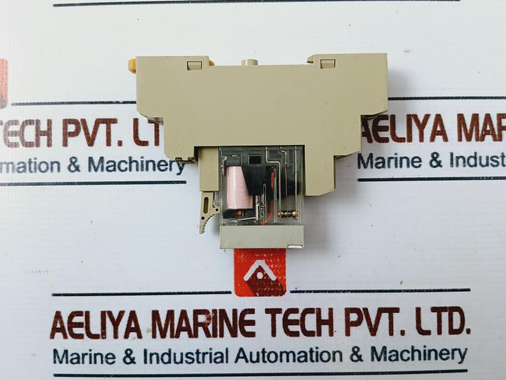Omron G2R-2-s(S) Plug-in Relay With Socket 5A 230Vac~