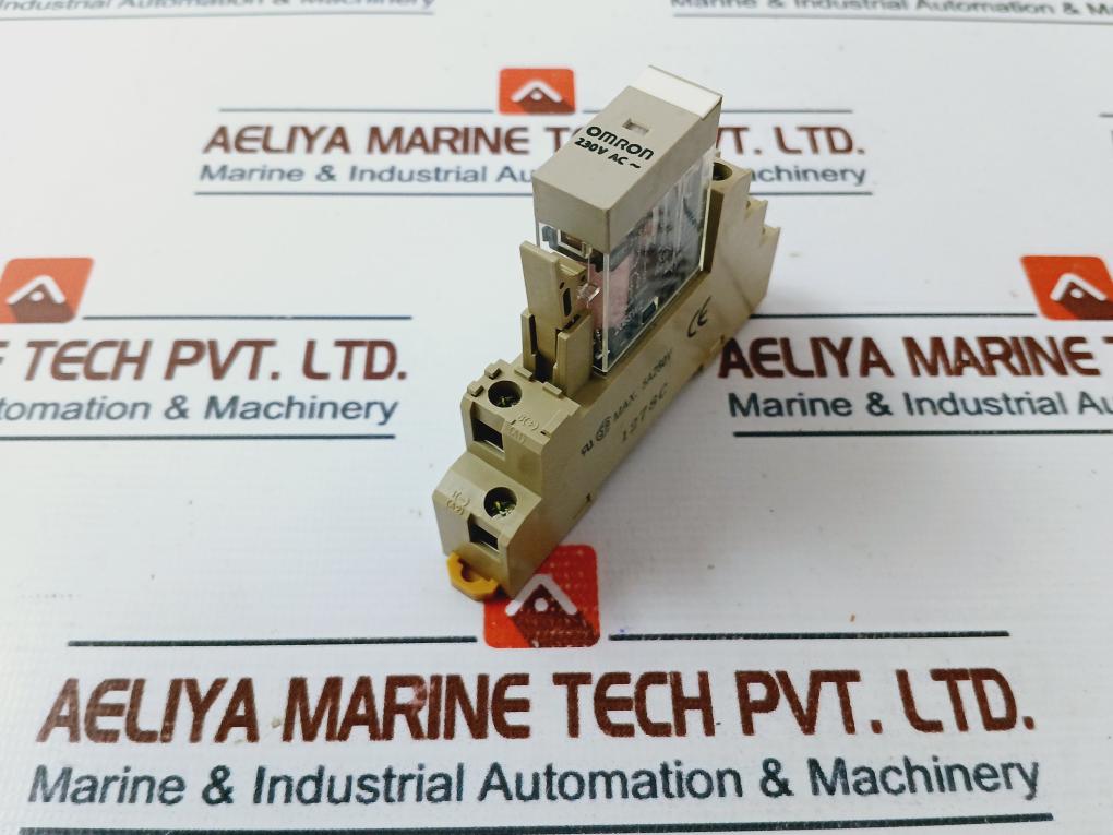 Omron G2R-2-s(S) Plug-in Relay With Socket 5A 230Vac~