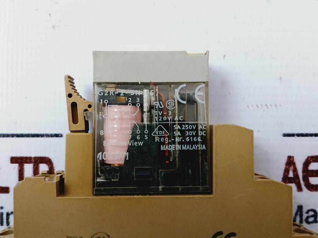 Omron G2R-2-sn (S) General Purpose Relay With Socket 17Y3C 230V Ac~
