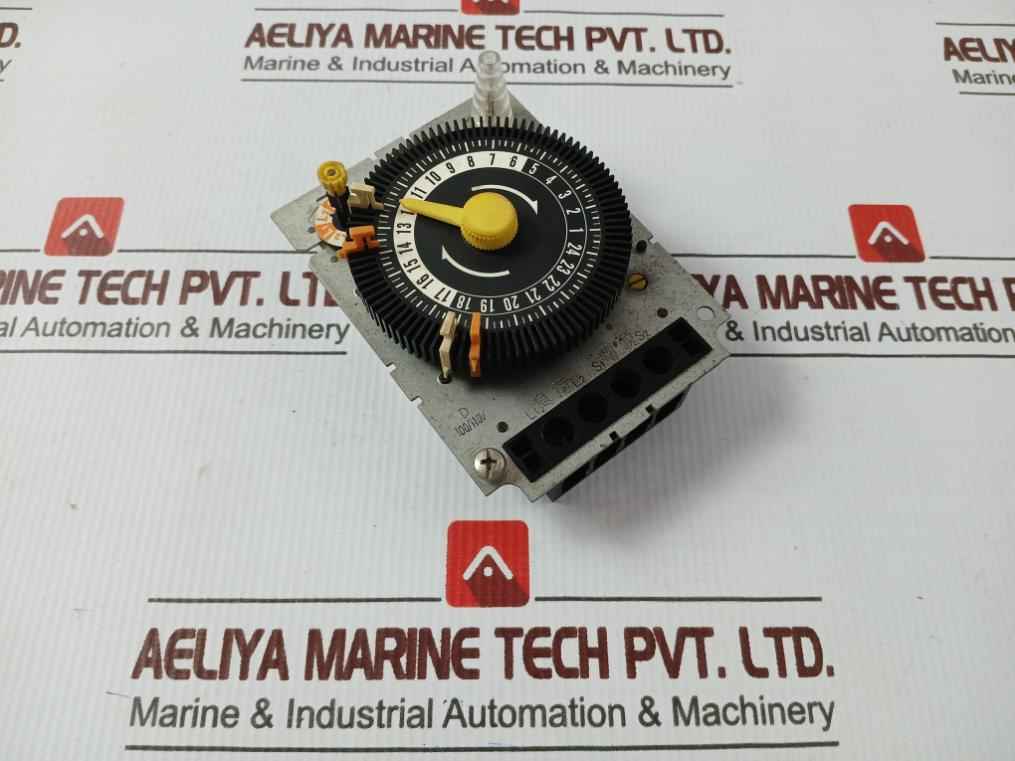 Omron H2E Time Switch 15A 250Vac 50/60Hz 41-10491-1 (Not Working)