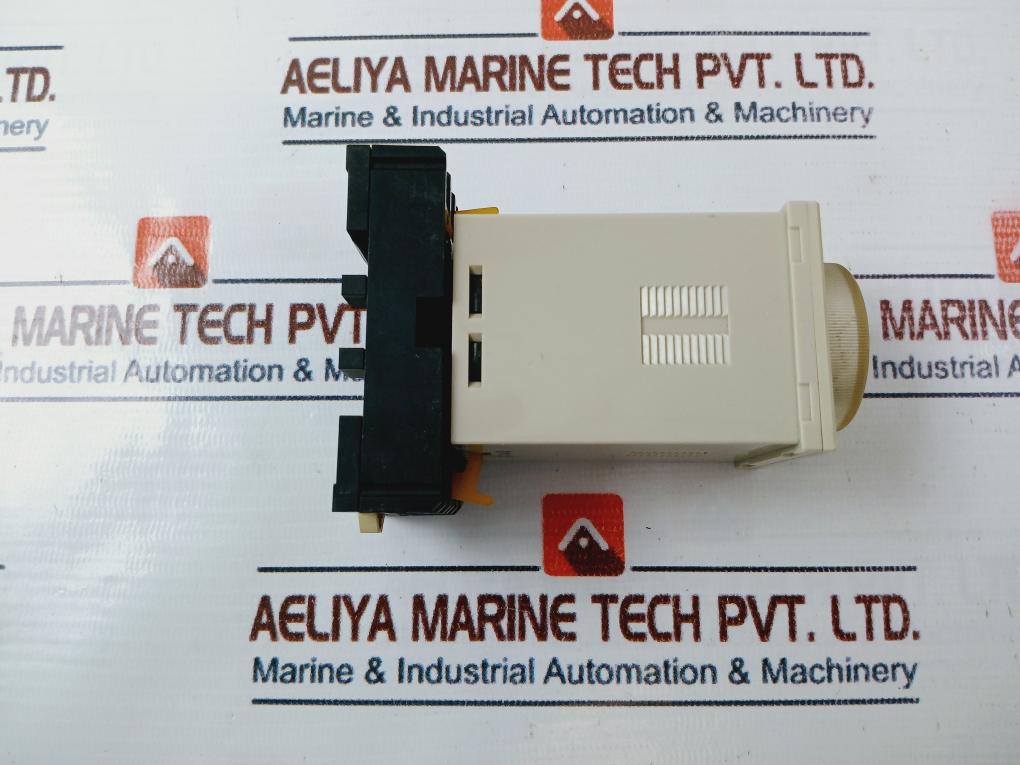 OMRON H3BA-8H Timer Module With Base 5A 250VAC