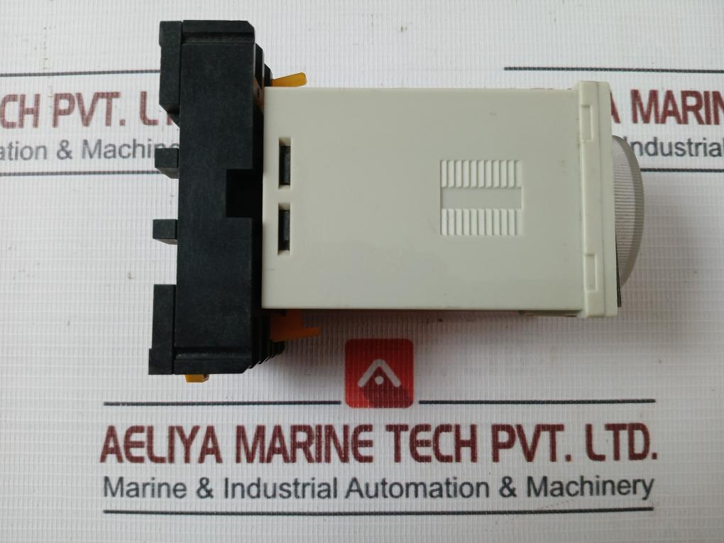 Omron H3Ba-n8 Solid-state Timer Module With Base 110Vac 50/60Hz P2Cf-08