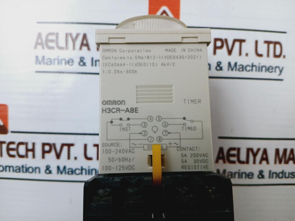 Omron H3Cr-a8E Timer With Base