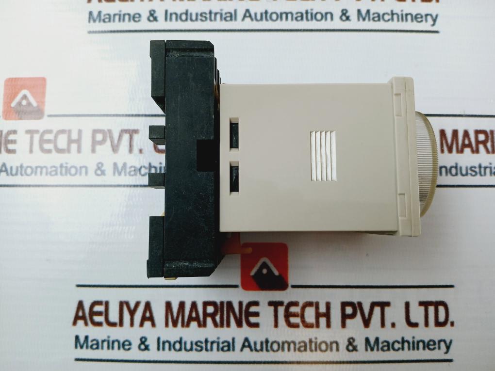 Omron H3Cr-a8E Timer With Base