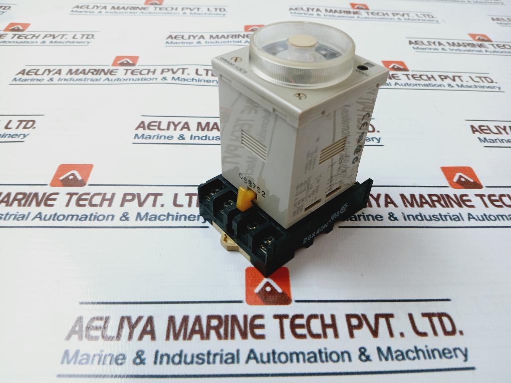 Omron H3Cr-a8E Timer With Base