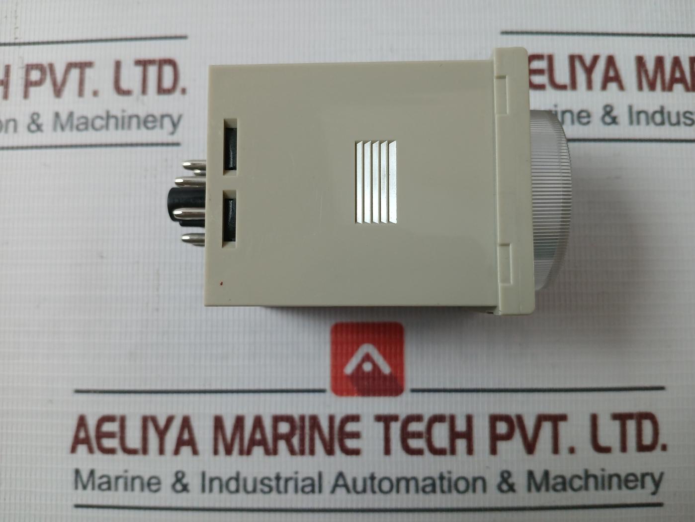 Omron H3Cr-a8 Multifunctional Timer 100-240Vac 5A 250 Vac 0.05S-300H 4Kv/2