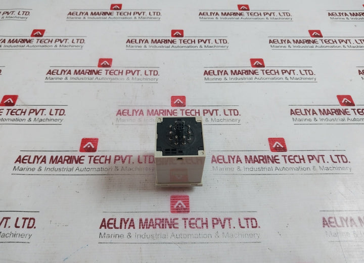 Omron H3Cr-a8 Solid-state Timer 100-240Vac 50/60Hz/ 100-125Vdc 5A 3C3Vkk9D
