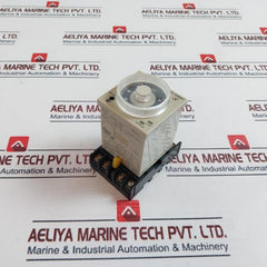 OMRON H3CR-A8 Timer Relay with Base 100-125vdc 50/60HZ