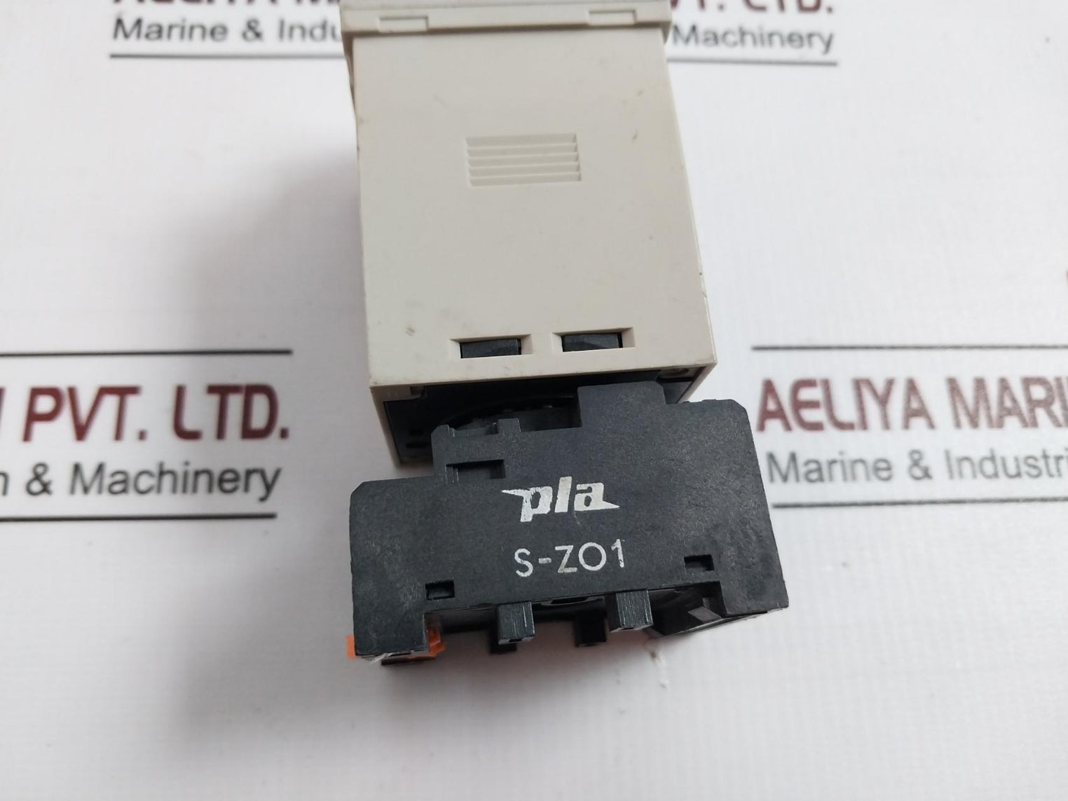 Omron H3Cr-a Analog Multi-functional Timer 100-240Vac 50/60Hz 5A