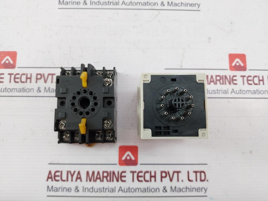 Omron H3Cr-a Analog Timer W/ Base Iec60664-1 50/60Hz 100-125Vdc 30V 0.05S-300H