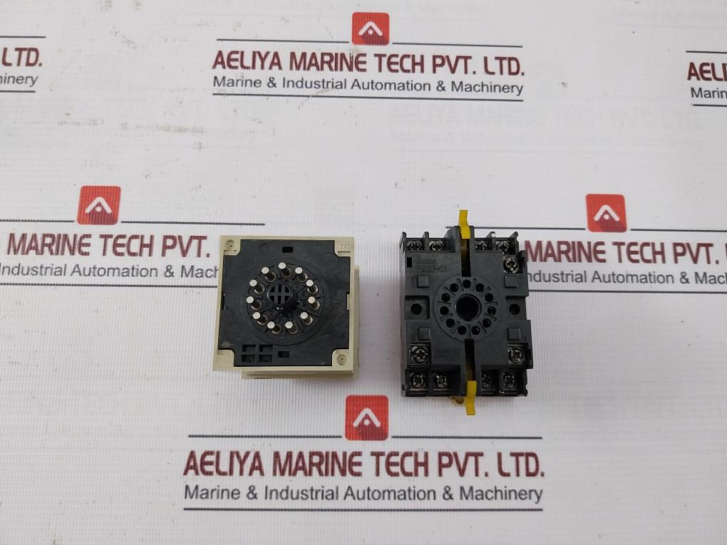 Omron H3Cr-a Multi-function Timer Module With Base Mode A 100-240V Ac/Dc 50/60Hz