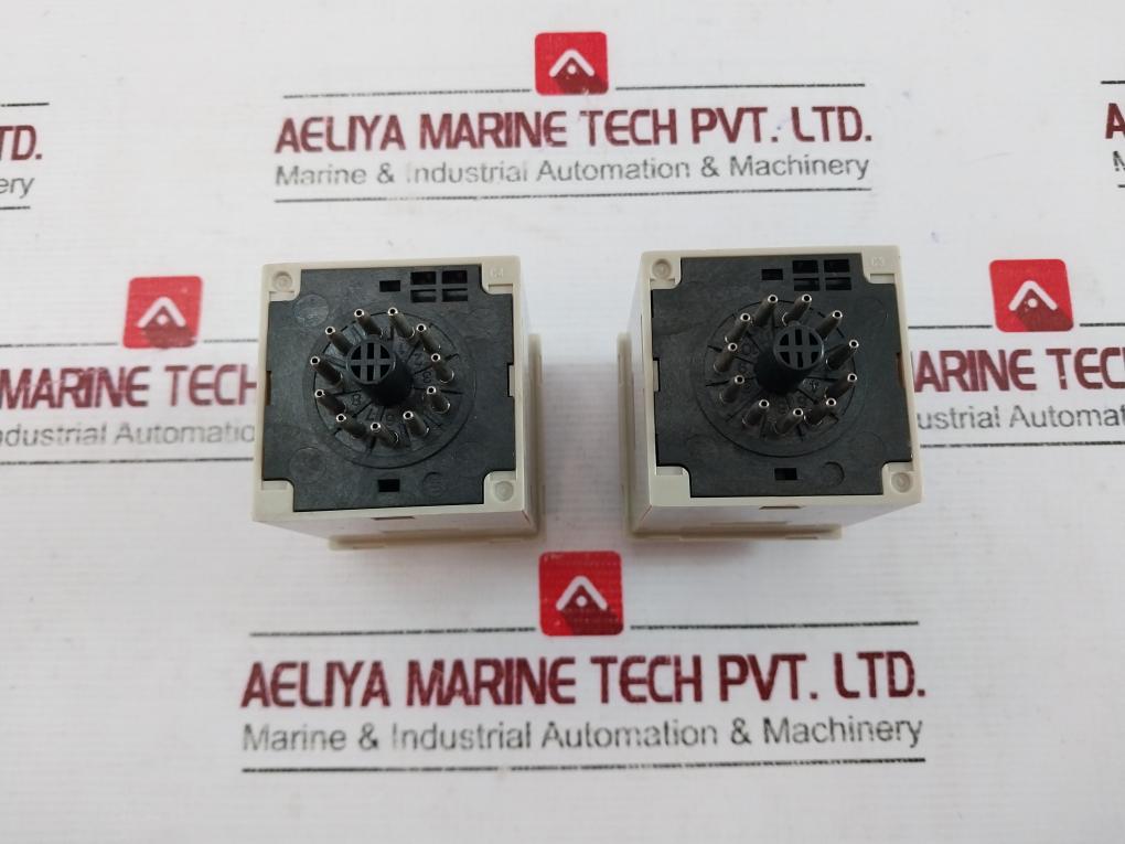 Lot Of 2X Omron H3Cr-a Solid State Timer 100-240Vac 50-60Hz 250V 30V